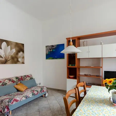 Altido Family Apt For 6, Right Next To The Apartment